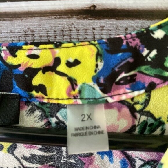 T Tahari Women's V-Neck Floral‎ Print Top Blouse Size 2X - Picture 6 of 7